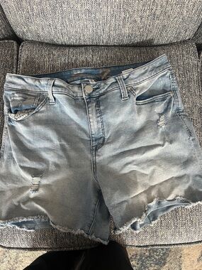 Seven 7 Weekend Short. Light Blue distressed